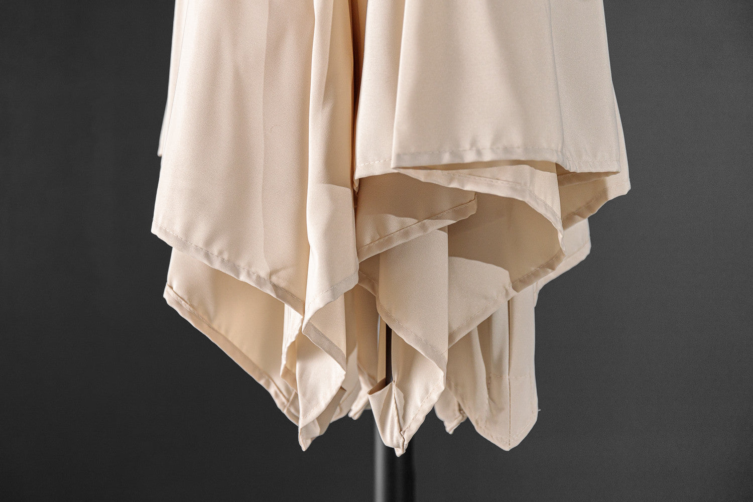 Miami Cantilever Umbrella (Beige) – Sunset Reflection