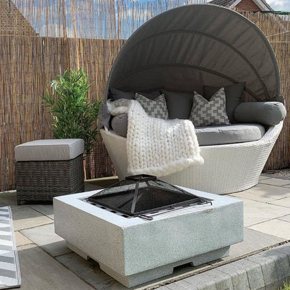 Santorini Daybed – Complete with cushions (elegant resort-style)