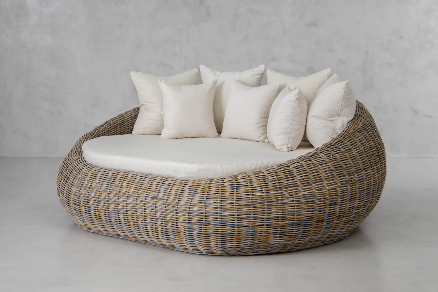 Patio Lounge Bed – Minimalist design (versatile)