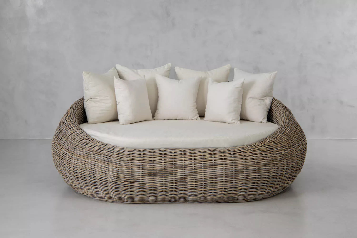 Patio Lounge Bed – Minimalist design (versatile)