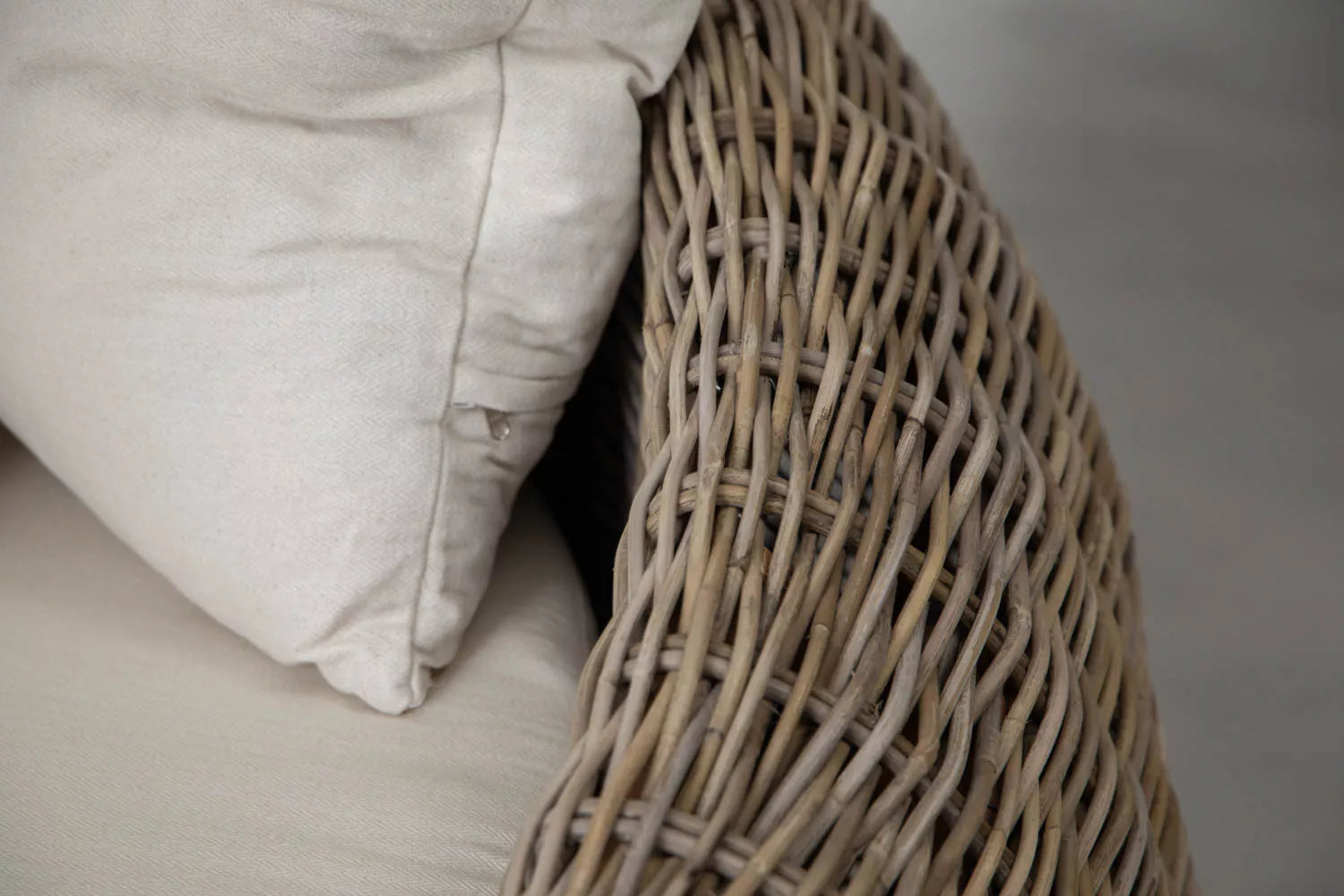 Patio Lounge Bed – Minimalist design (versatile)