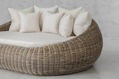 Patio Lounge Bed – Minimalist design (versatile)