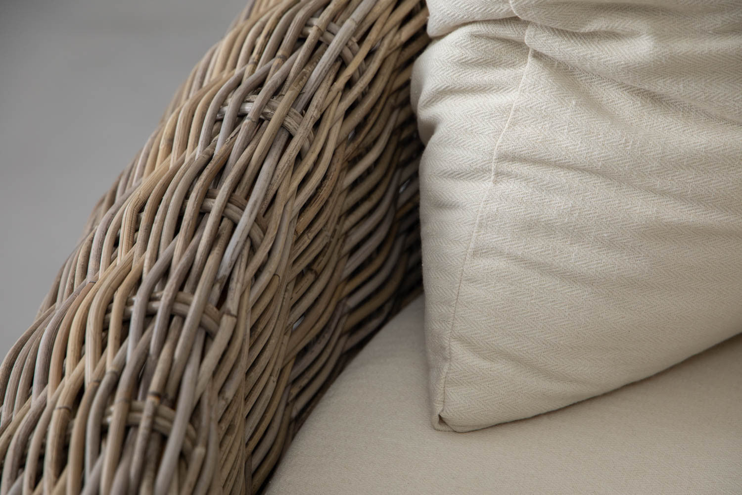 Patio Lounge Bed – Minimalist design (versatile)