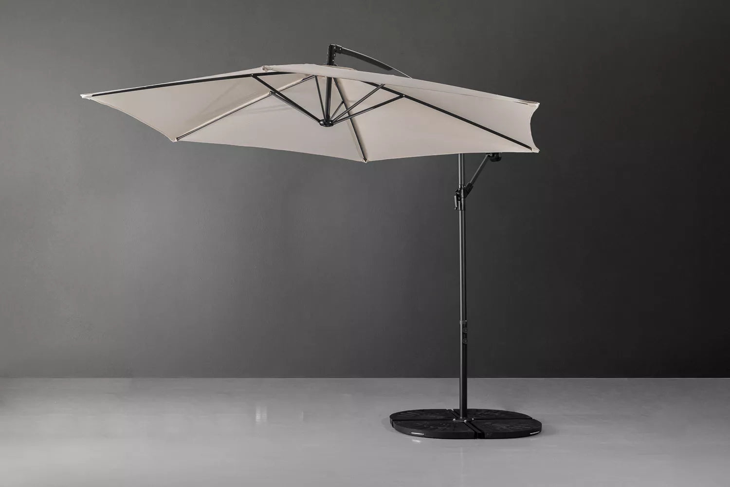 Miami Cantilever Umbrella (Beige) – Sunset Reflection