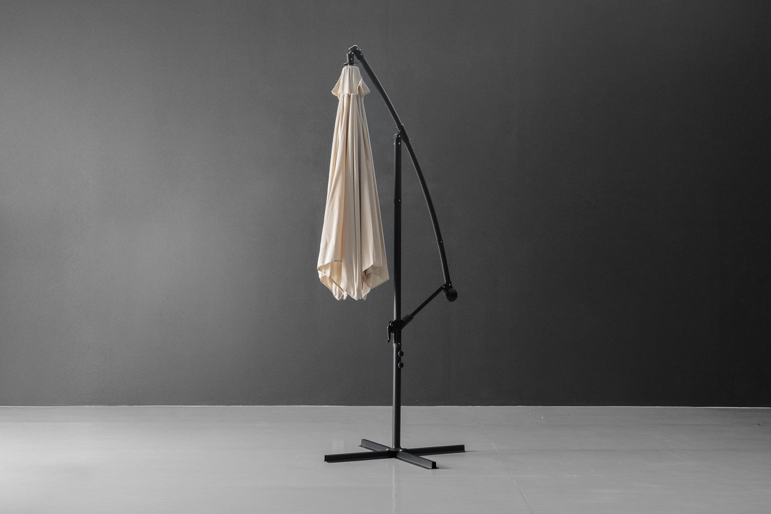 Miami Cantilever Umbrella (Beige) – Sunset Reflection