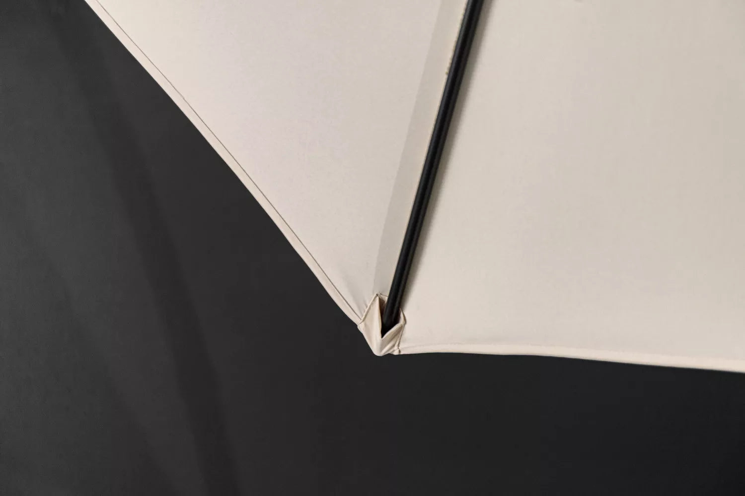 Miami Cantilever Umbrella (Beige) – Sunset Reflection