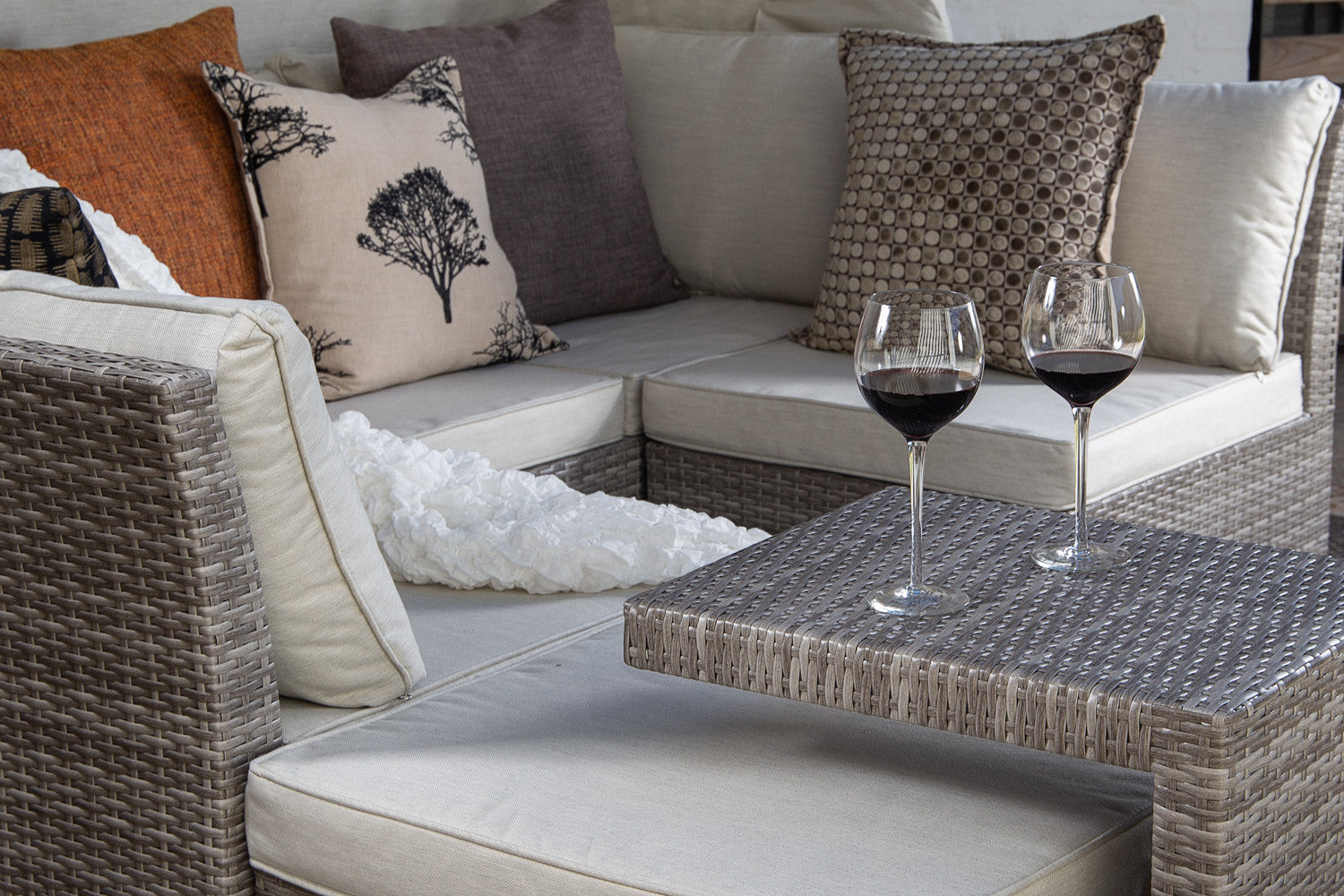 Santorini Lounge Set – Mediterranean Breeze